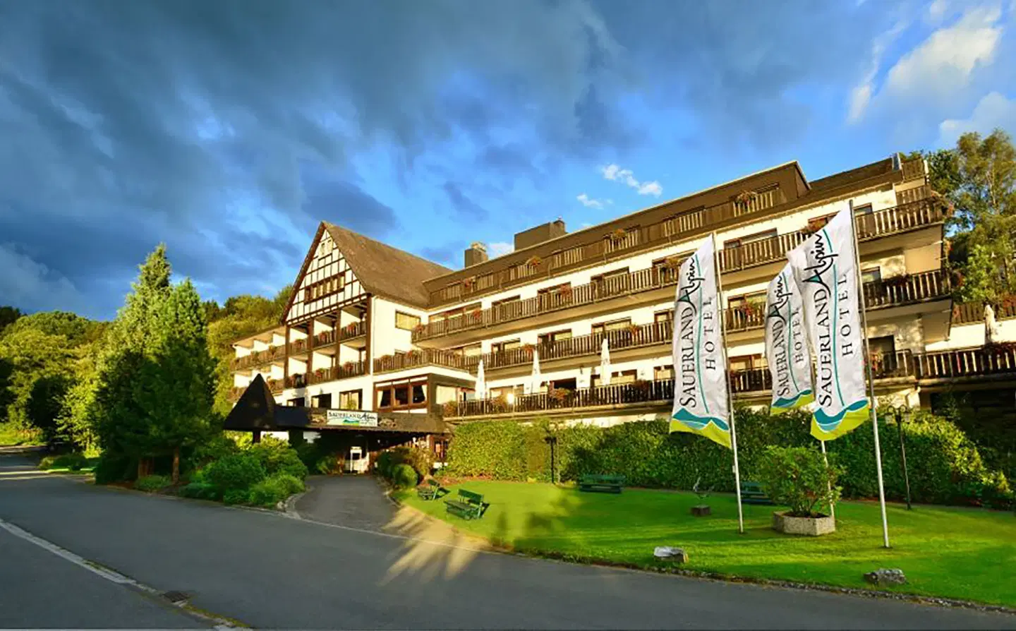 Sauerland Alpin Hotel EXTERIOR