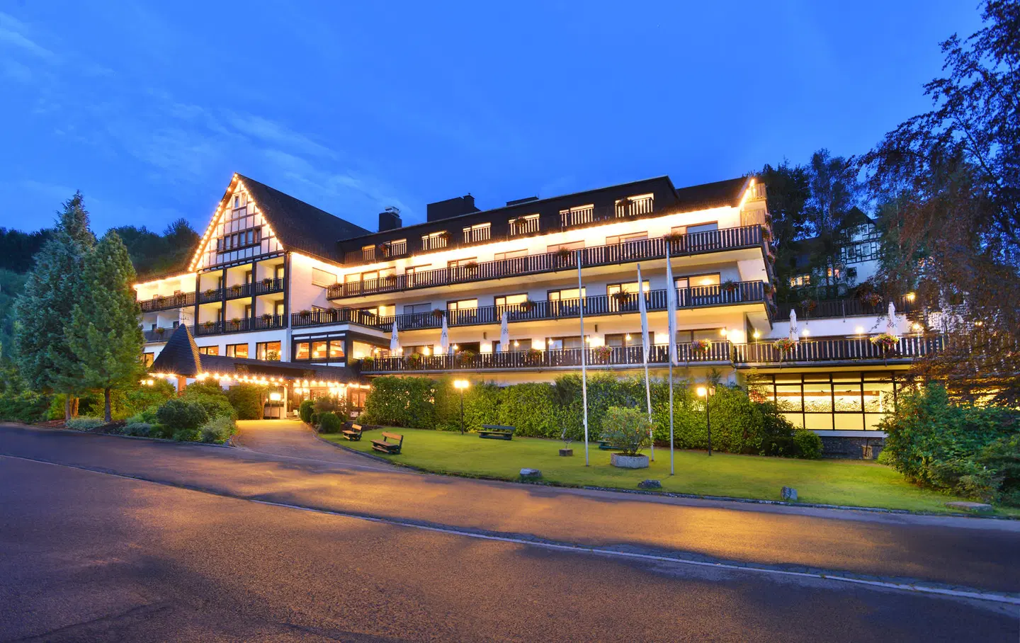 Sauerland Alpin Hotel EXTERIOR