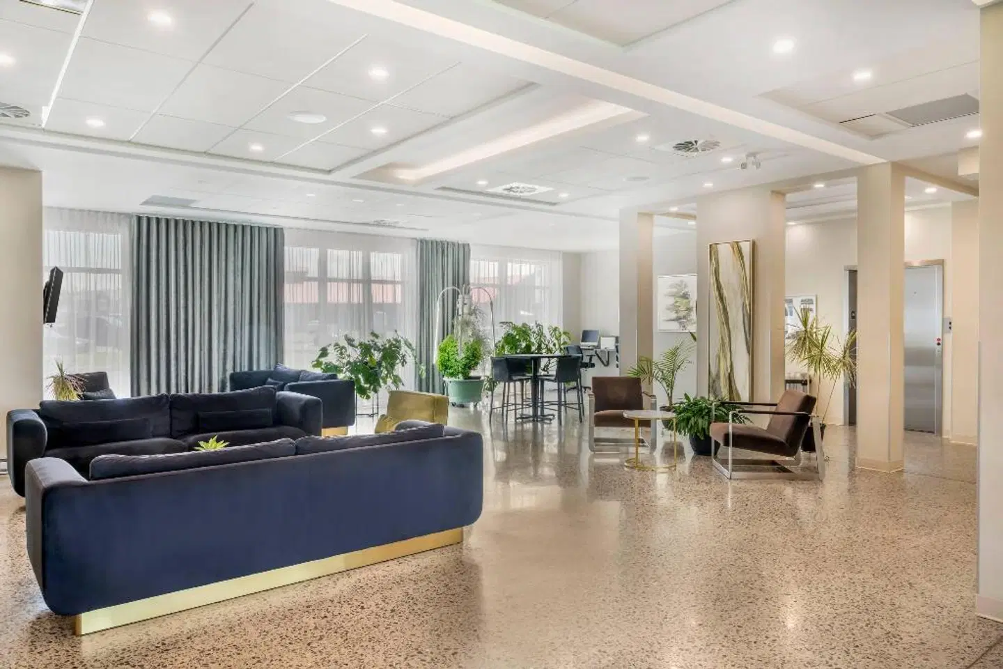 Quality Inn & Suites LOUNGE_LOBBY