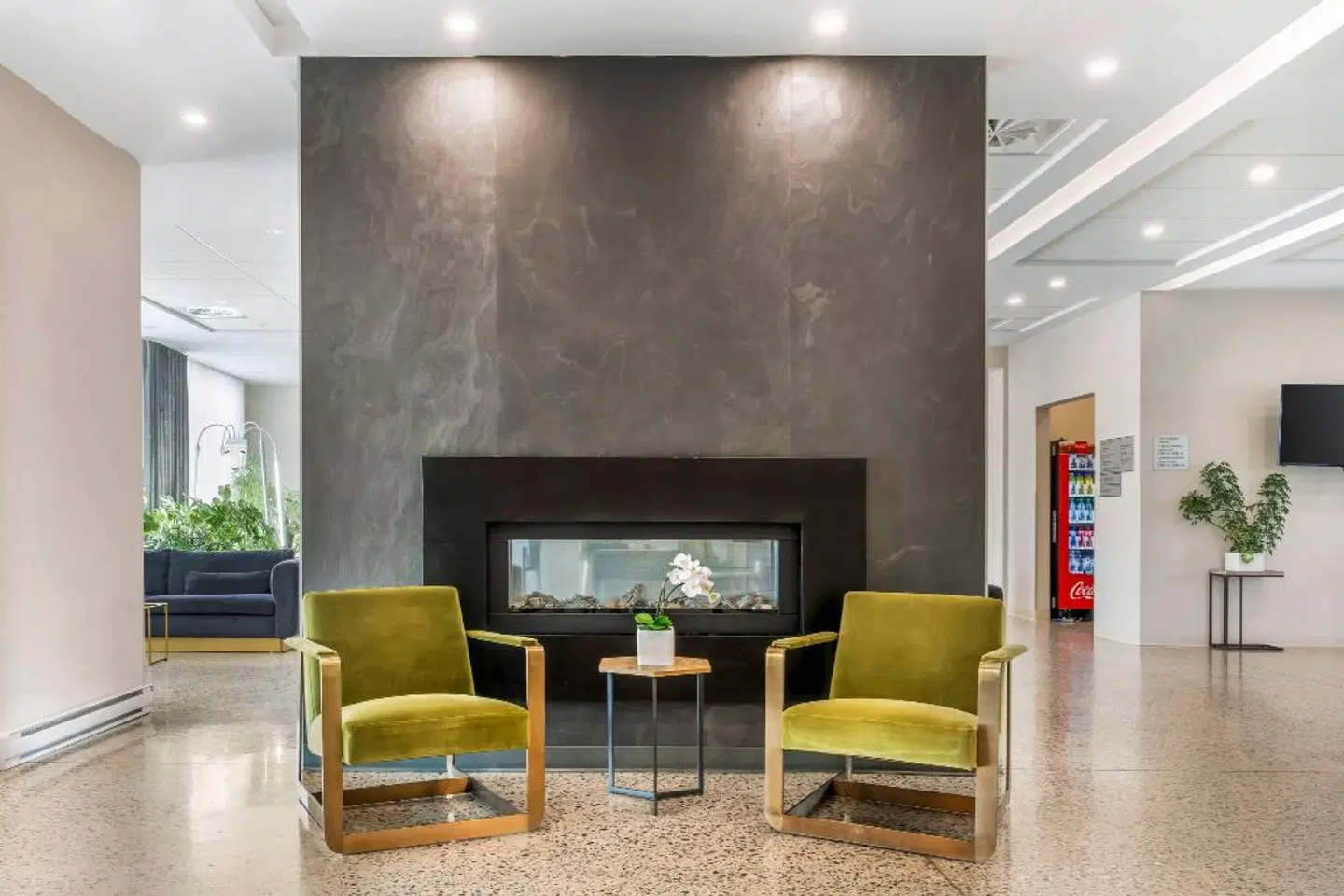 Quality Inn & Suites LOUNGE_LOBBY