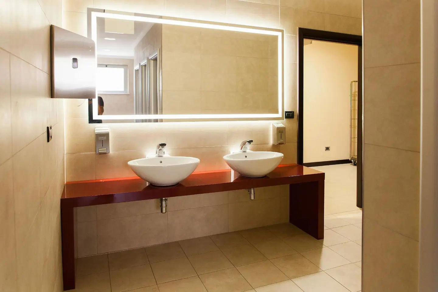 BV President Hotel BATHROOM