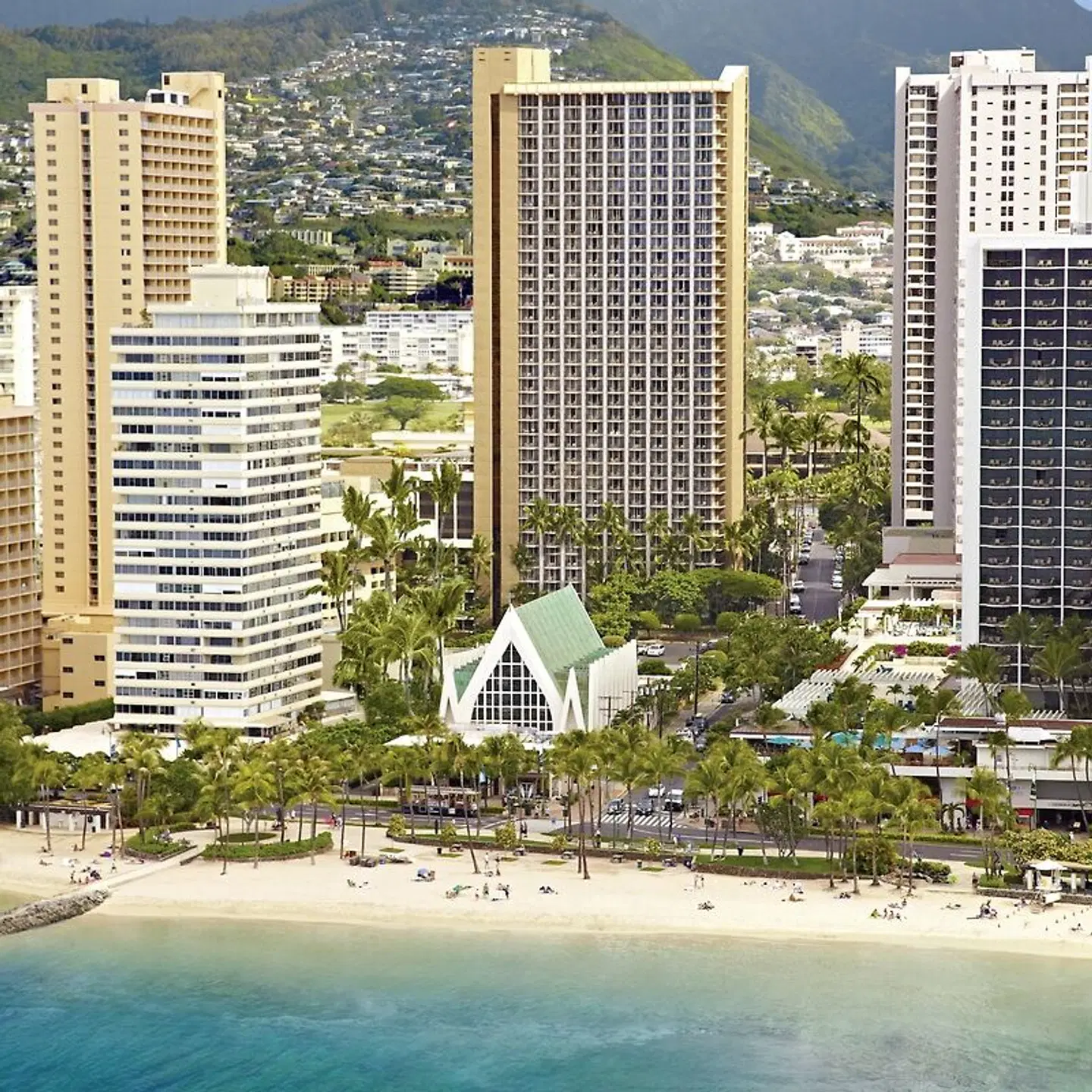 Hilton Waikiki Beach BEACH