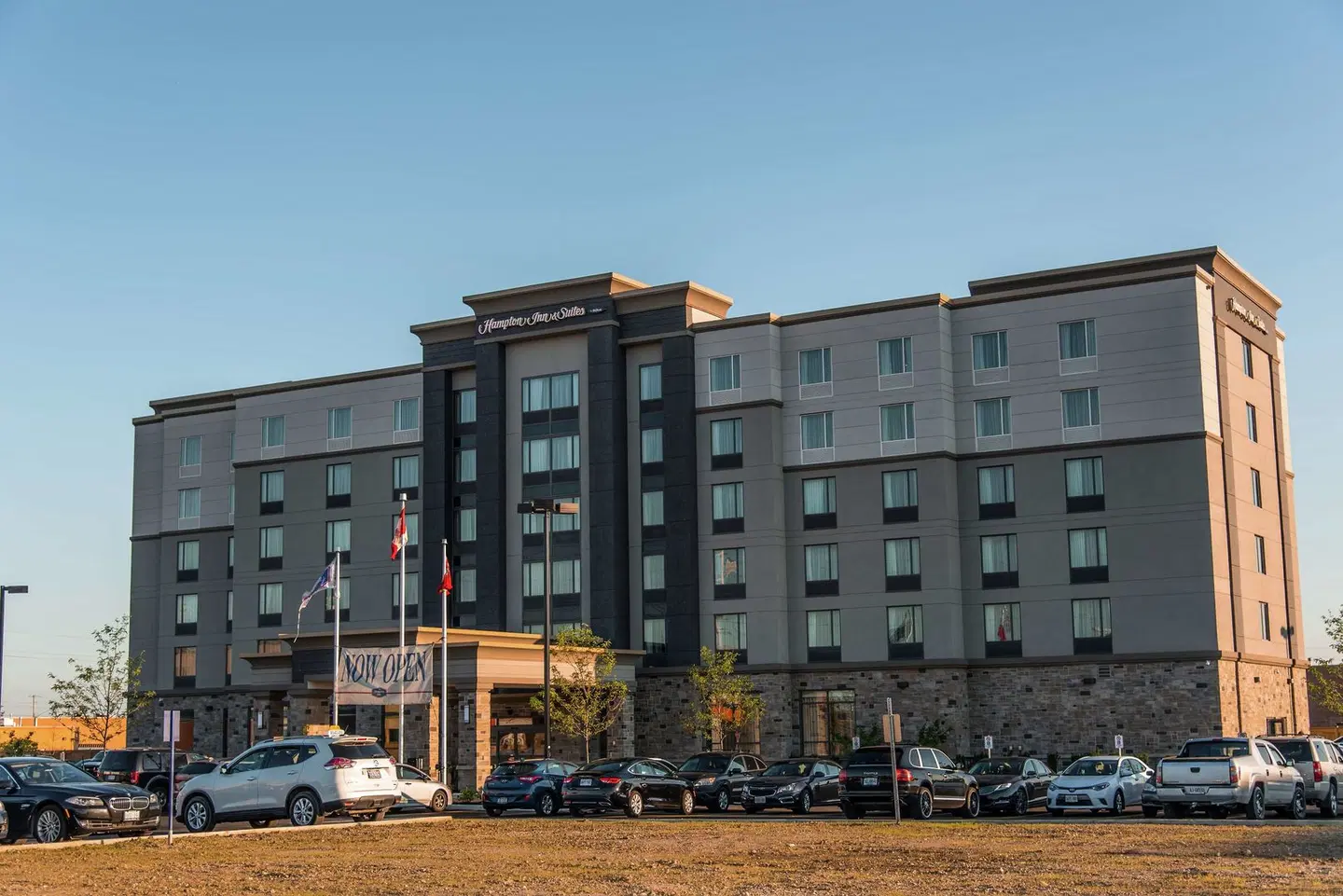 Hampton Inn & Suites by Hilton Bolton EXTERIOR