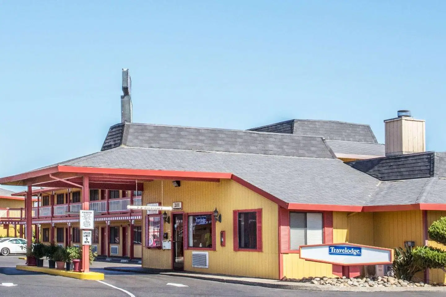 Travelodge by Wyndham Turlock EXTERIOR