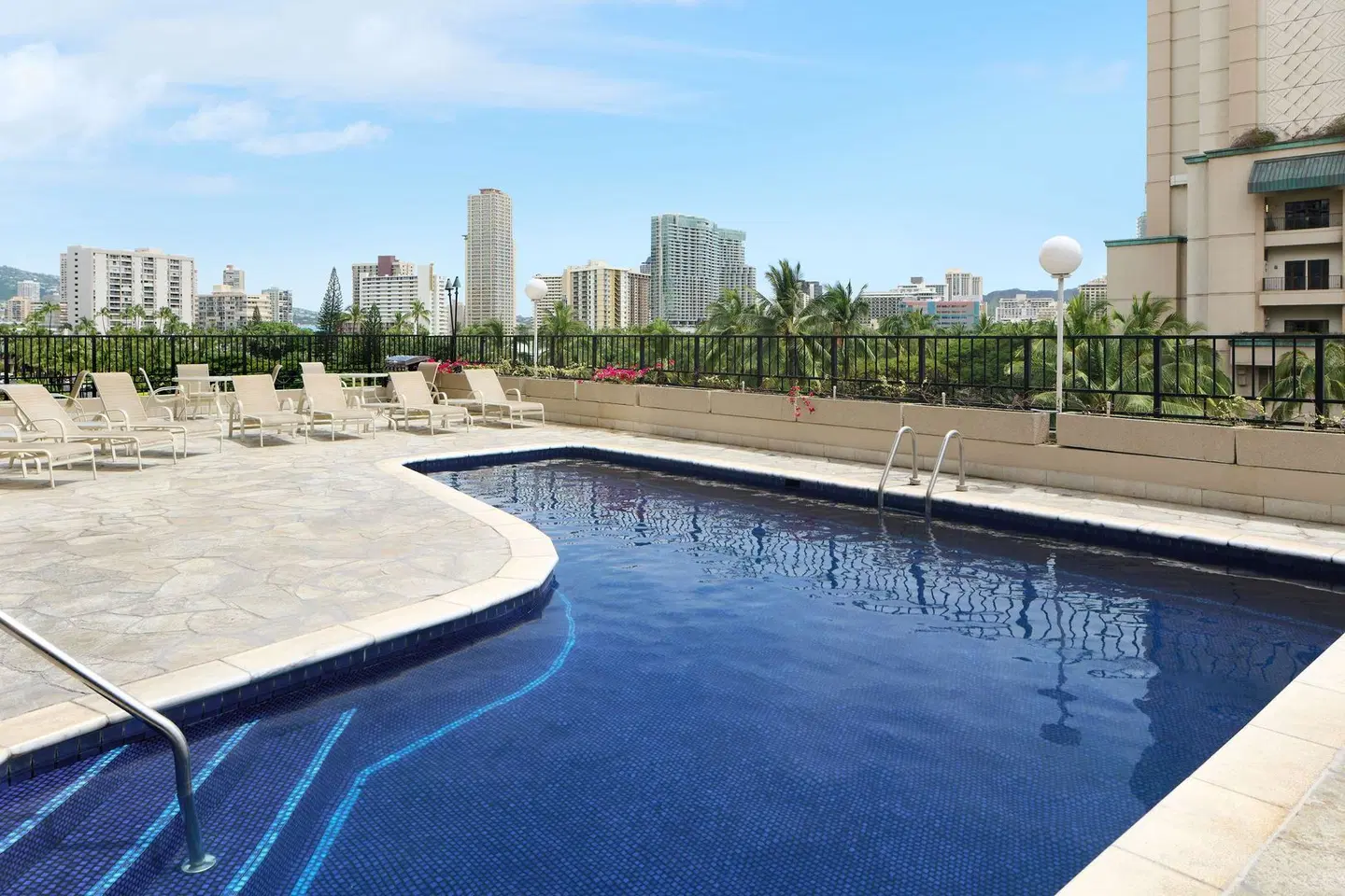 Aqua Palms Waikiki OUTDOOR_POOL