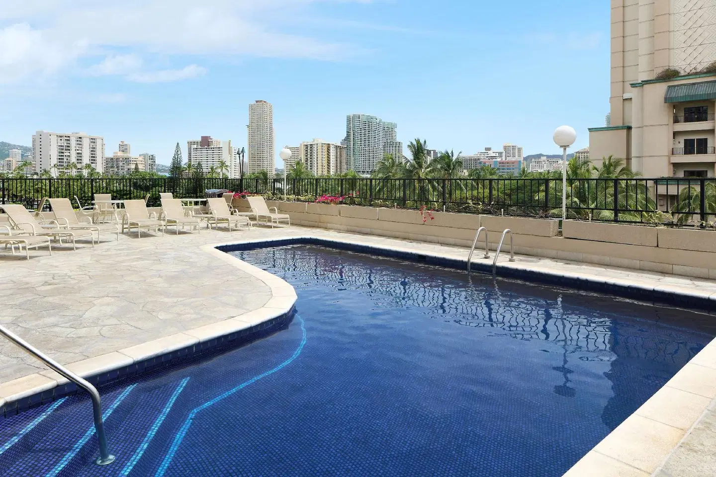 Aqua Palms Waikiki OUTDOOR_POOL