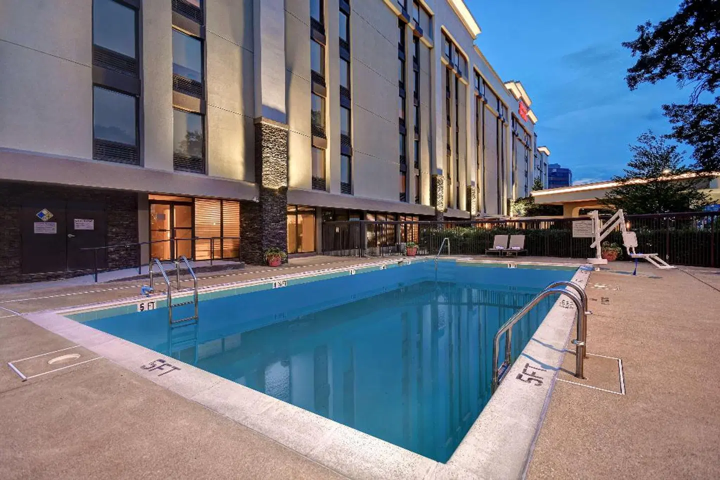 Hampton Inn & Suites Alexandria Old Town Area South OUTDOOR_POOL