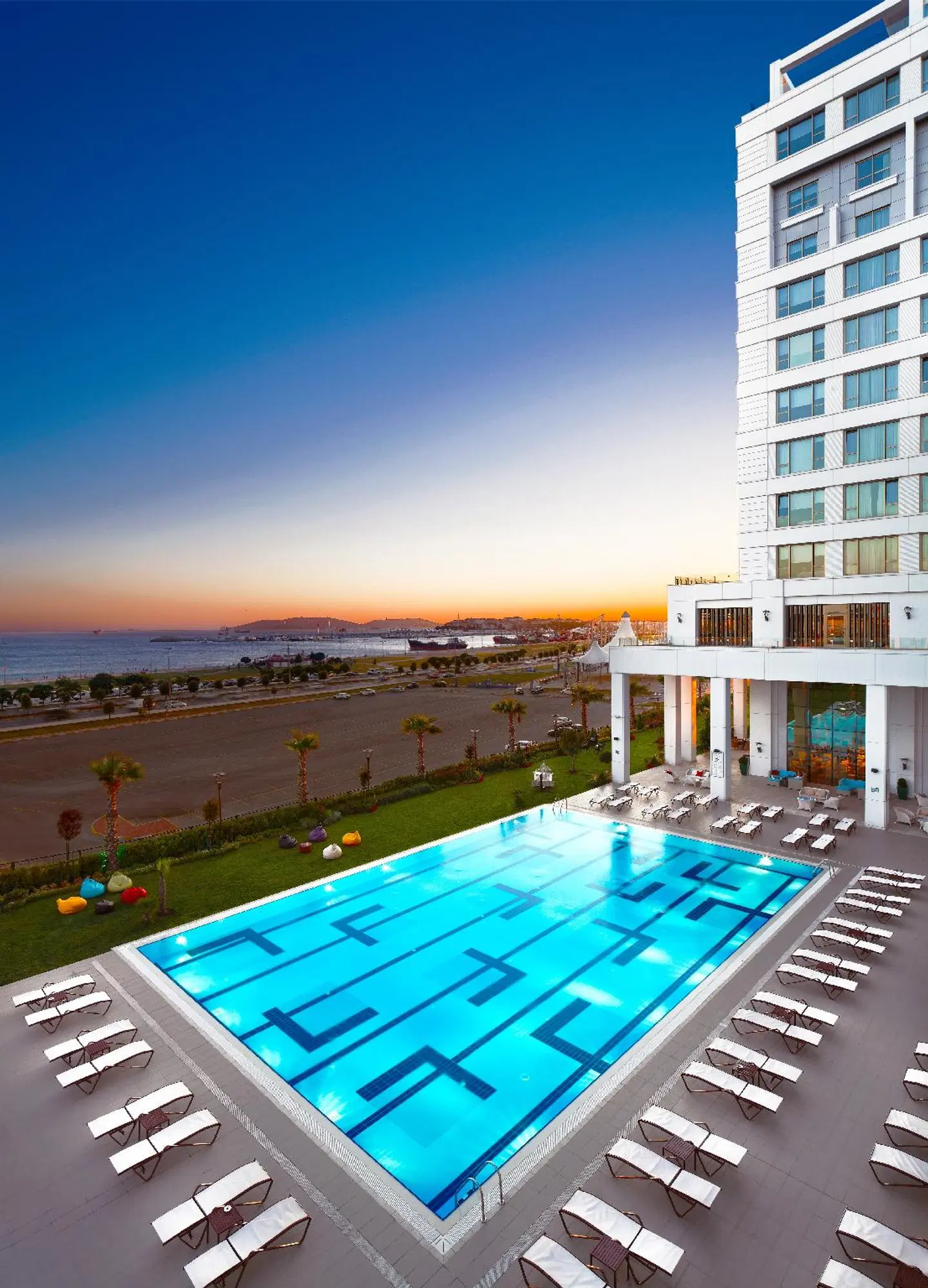 The Green Park Pendik Hotel & Convention Center OUTDOOR_POOL