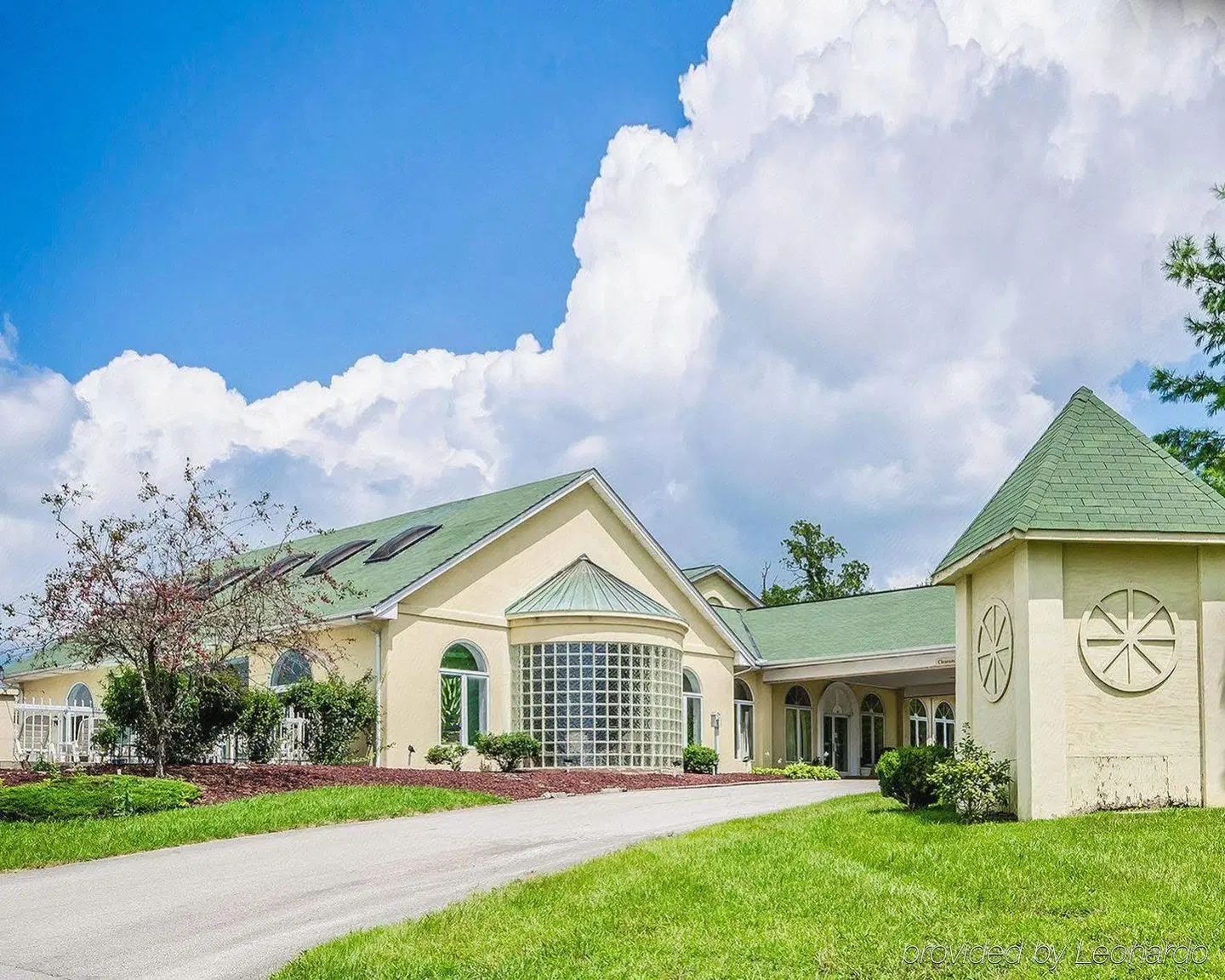 Russell Court EXTERIOR