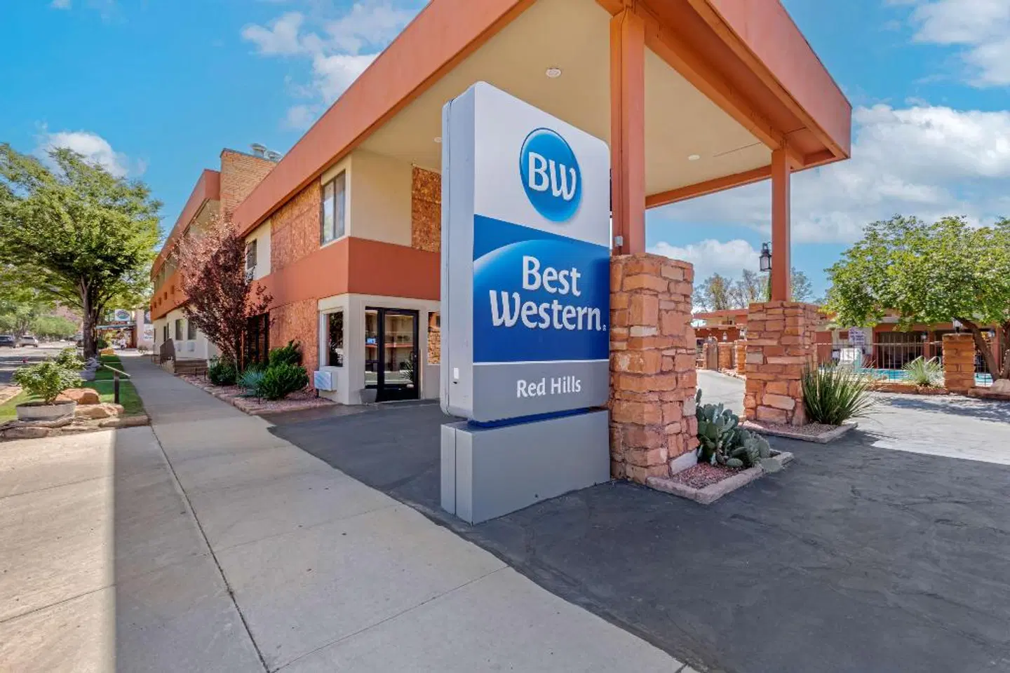 Best Western Red Hills EXTERIOR