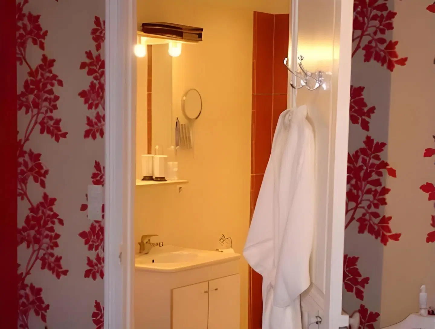 Manoir de Turqueville les Quatre Etoiles BATHROOM