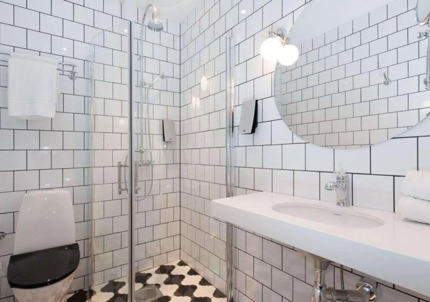 Clarion Collection Hotel Borgen BATHROOM