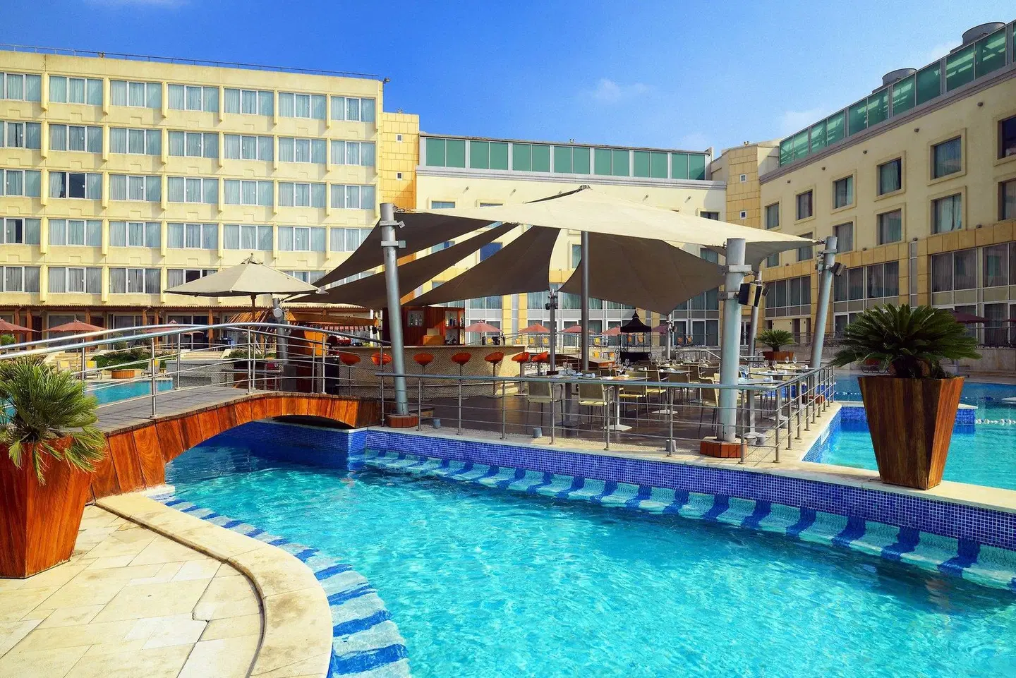 Le Méridien Pyramids Hotel & Spa OUTDOOR_POOL