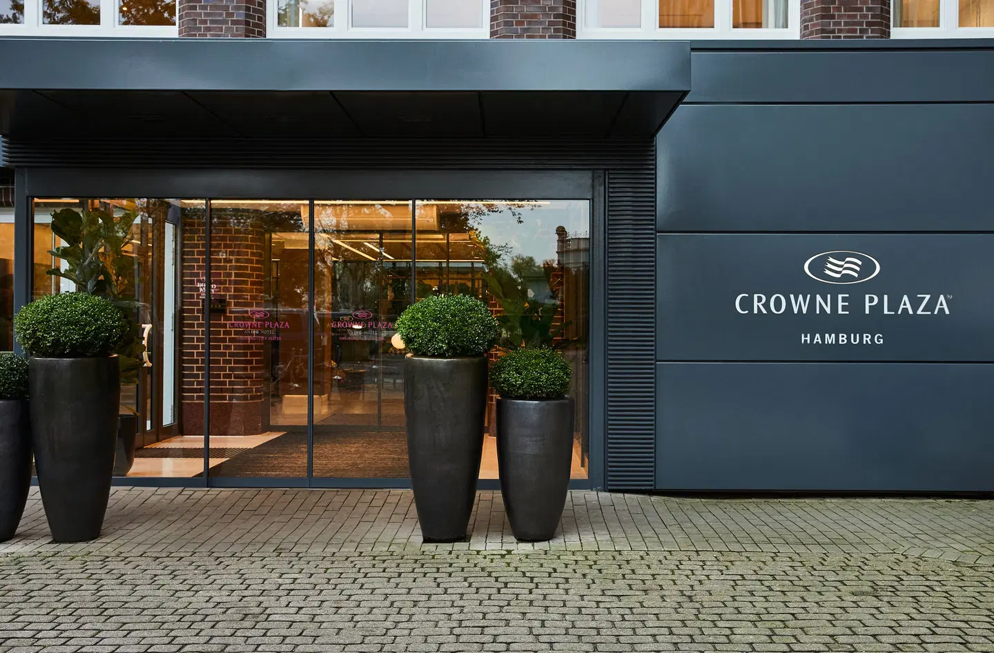 Crowne Plaza Hamburg by IHG EXTERIOR