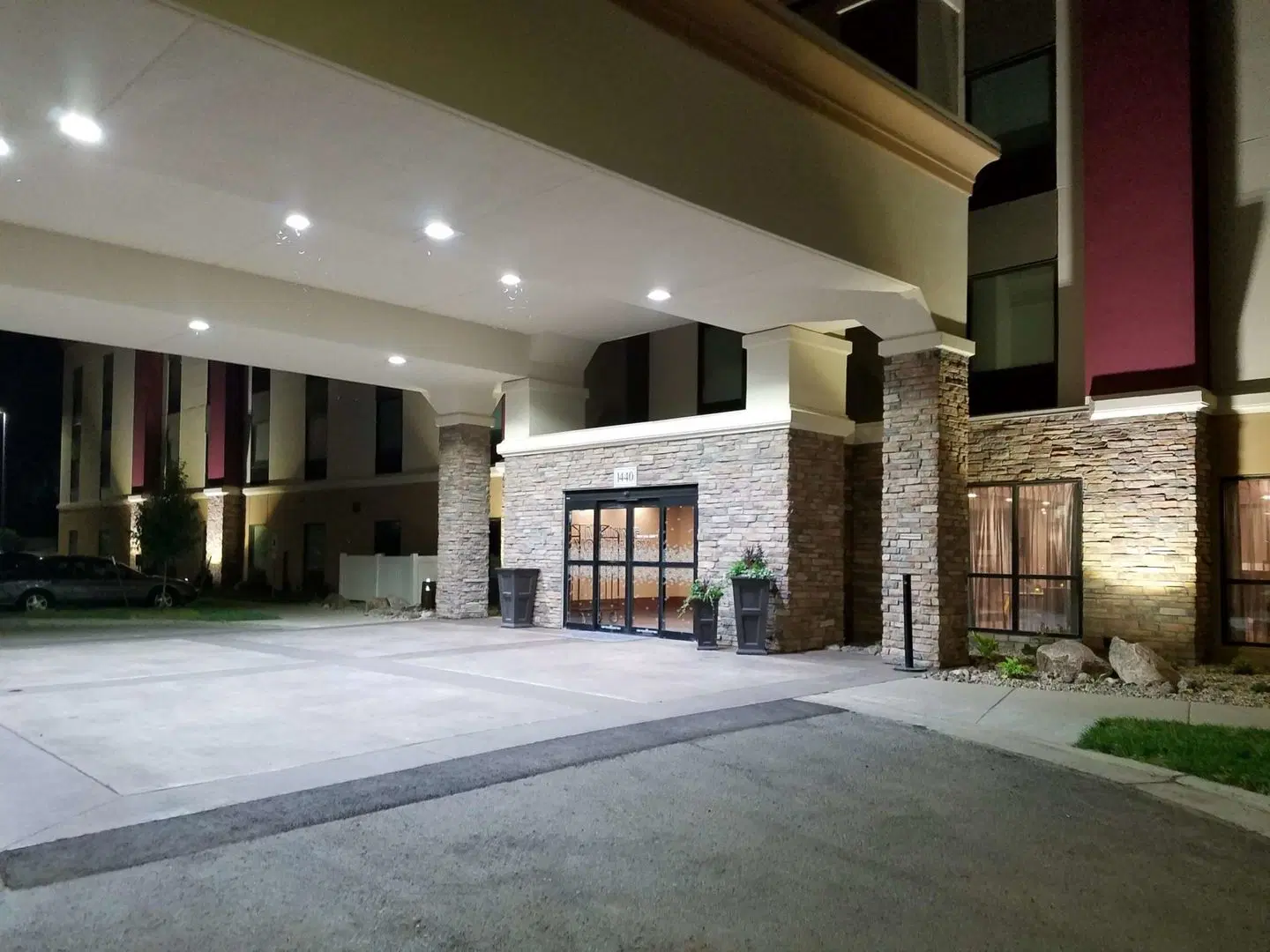 Hampton Inn Bismarck EXTERIOR