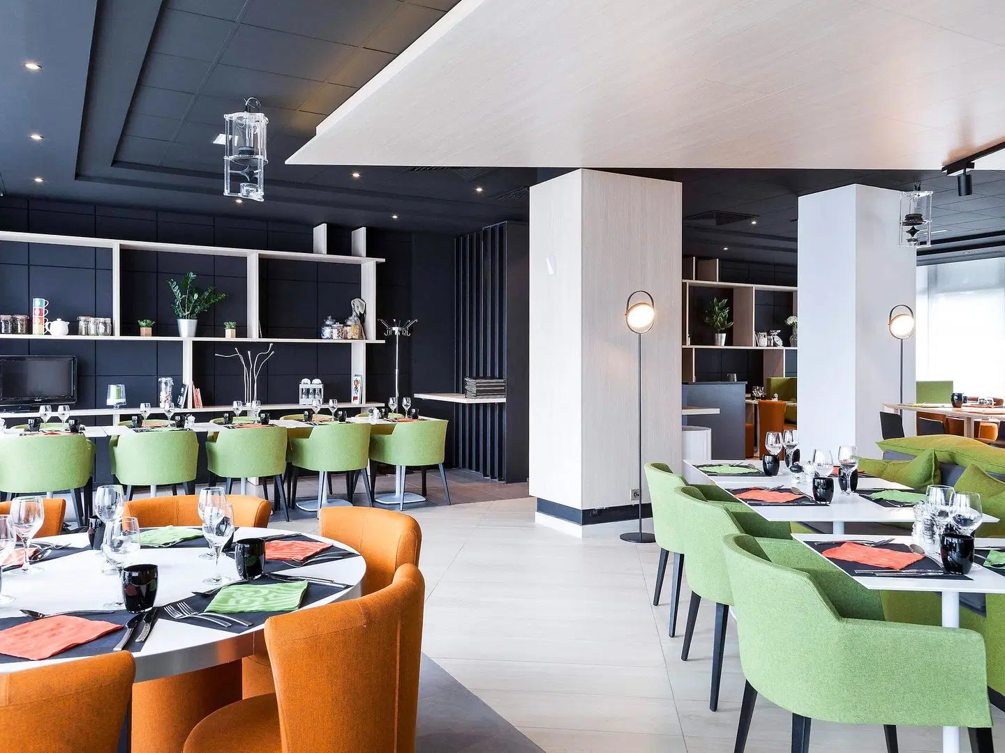 Novotel Tours Centre Gare Bar