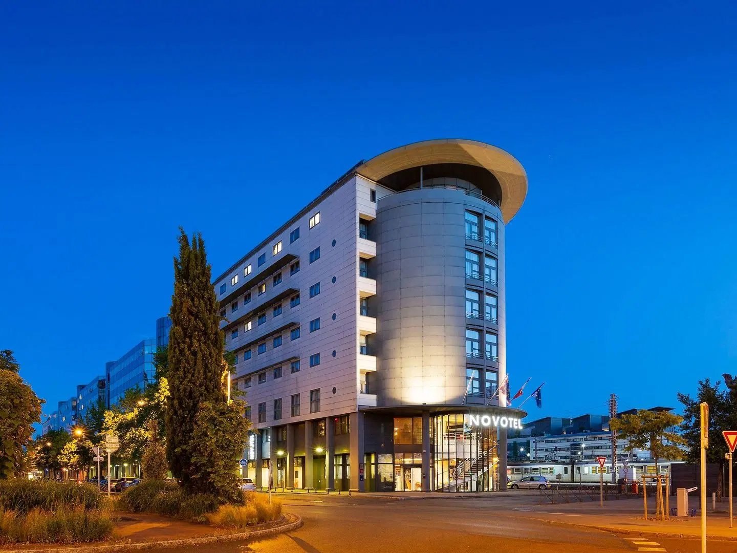 Novotel Tours Centre Gare EXTERIOR