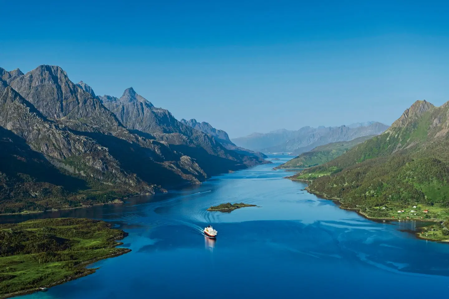 ADAC Special: Im Land der Fjorde - Mit Hurtigruten zum Nordkap LANDSCAPE