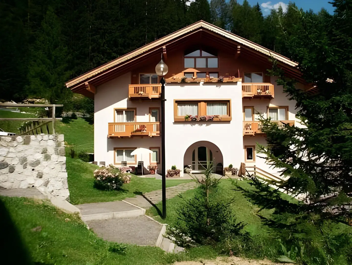 Garni Civetta EXTERIOR