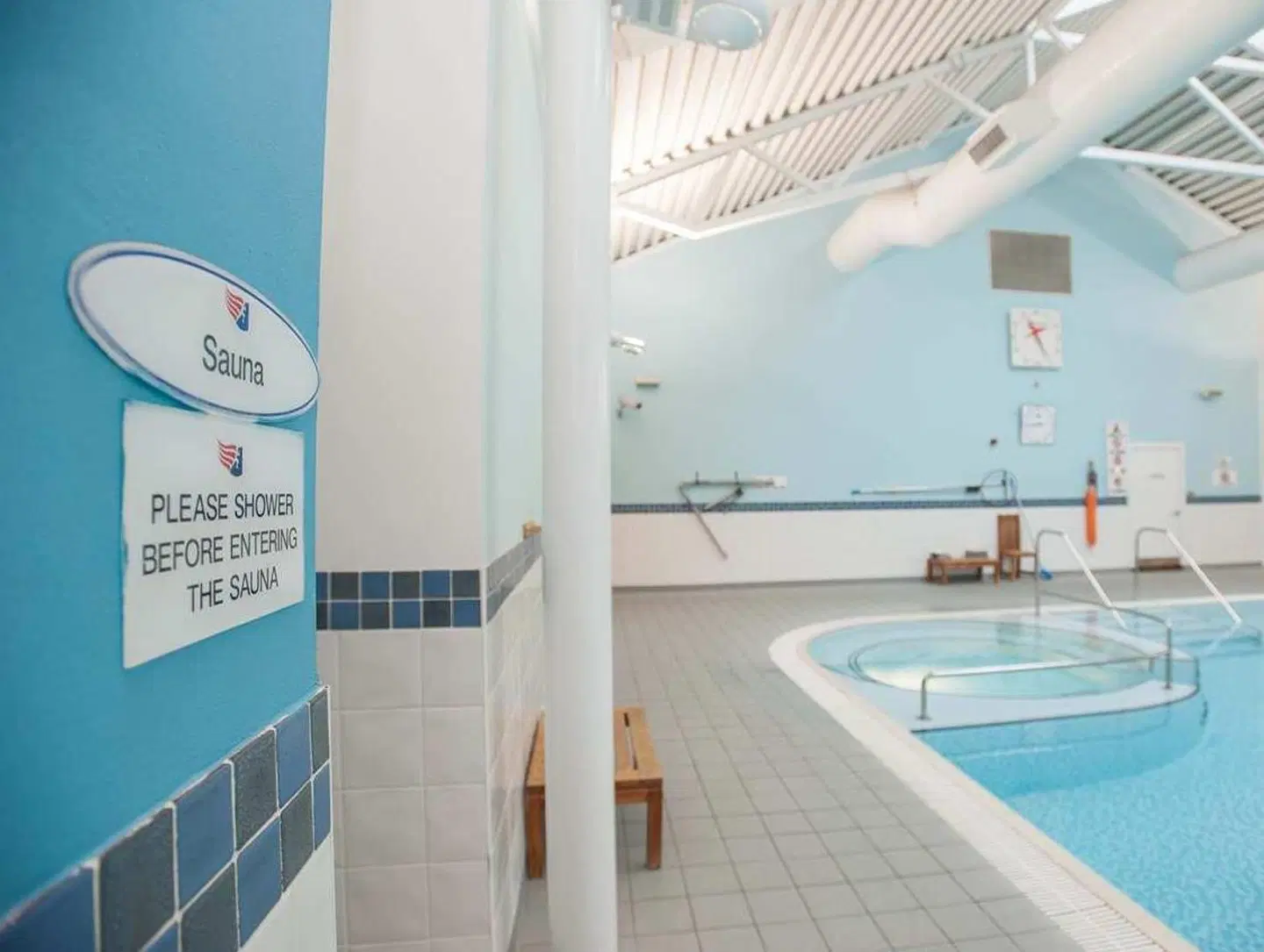 DoubleTree by Hilton Hotel Edinburgh Airport BATHROOM