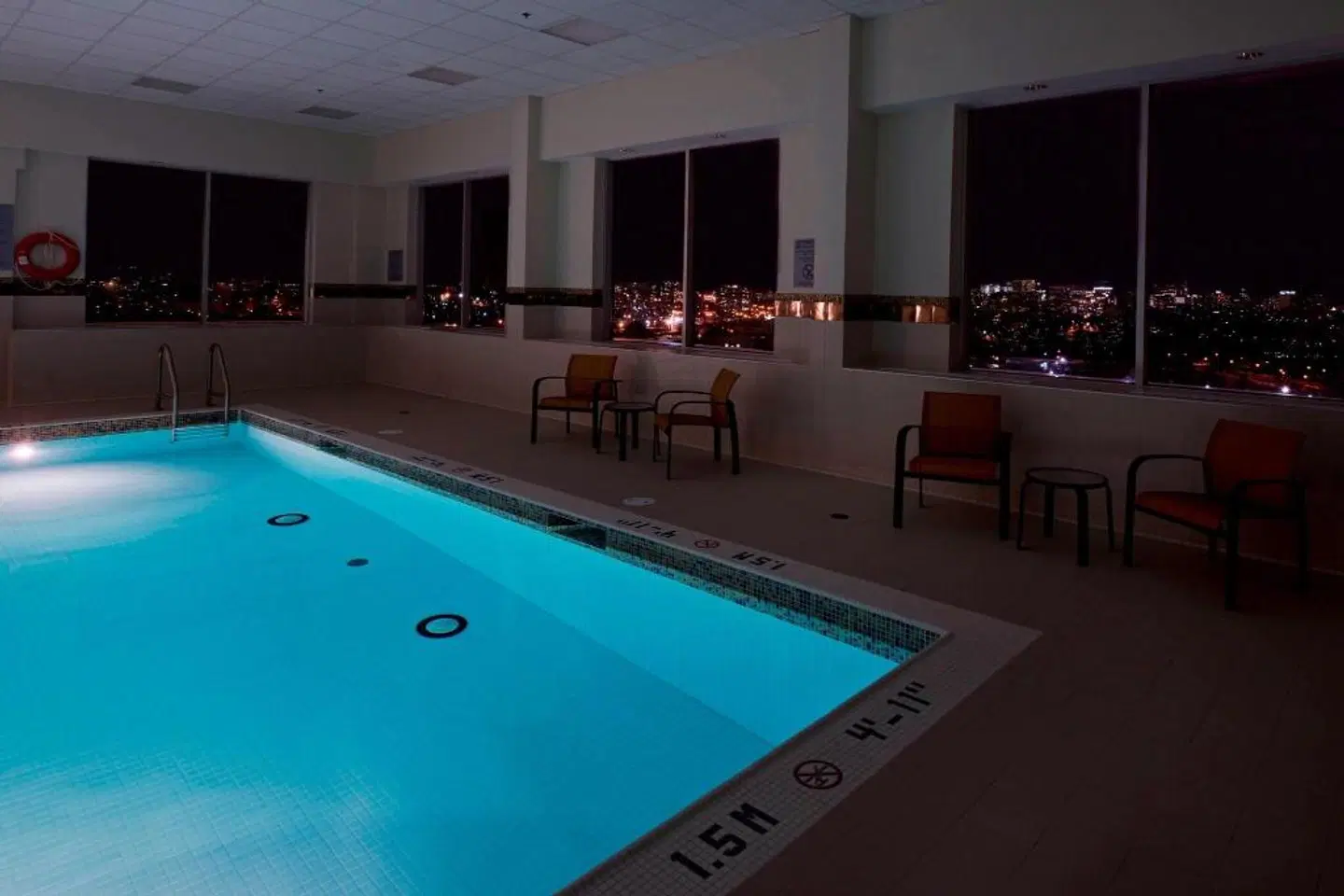 Courtyard by Marriott Ottawa East OUTDOOR_POOL