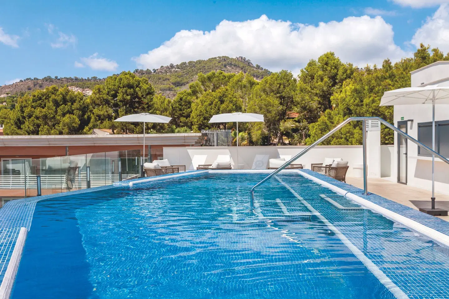 Morlans Suites OUTDOOR_POOL