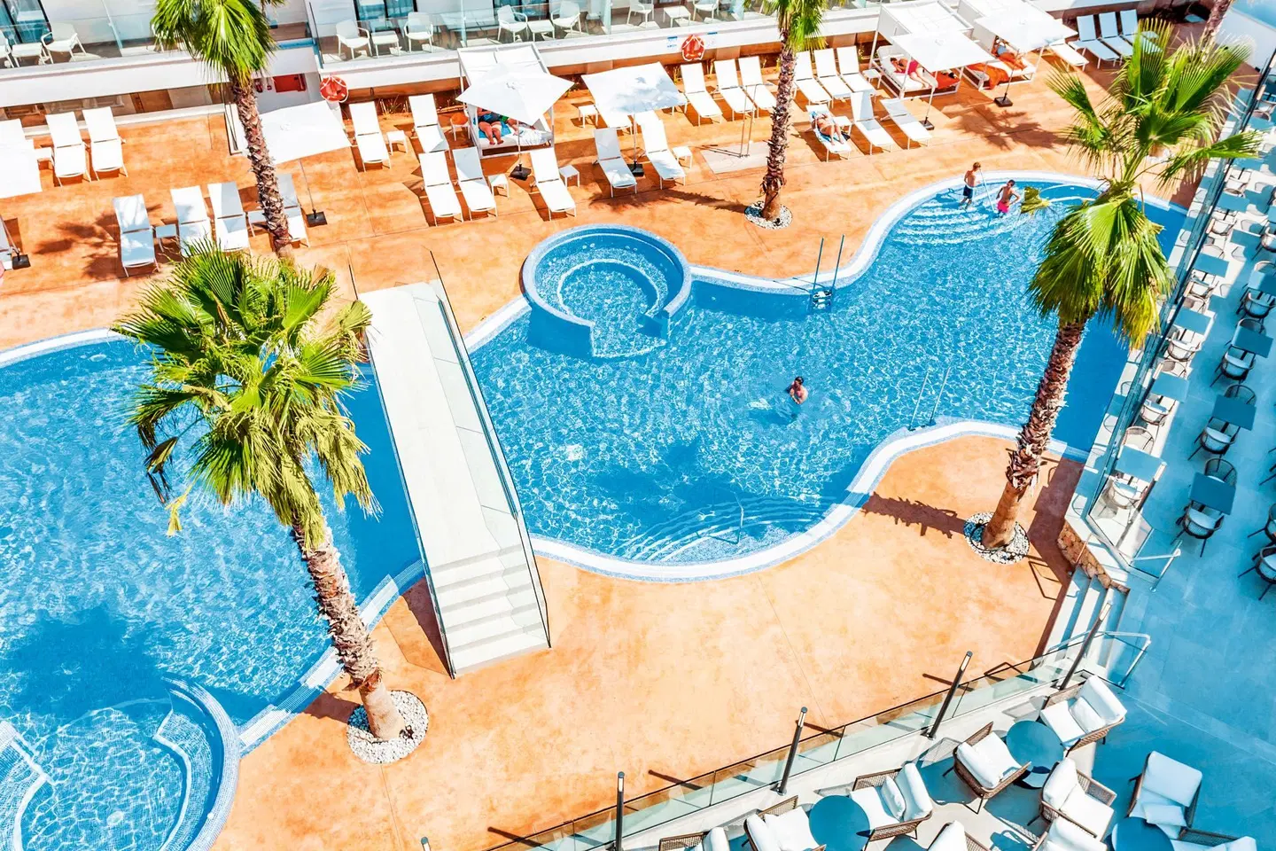 Morlans Suites OUTDOOR_POOL