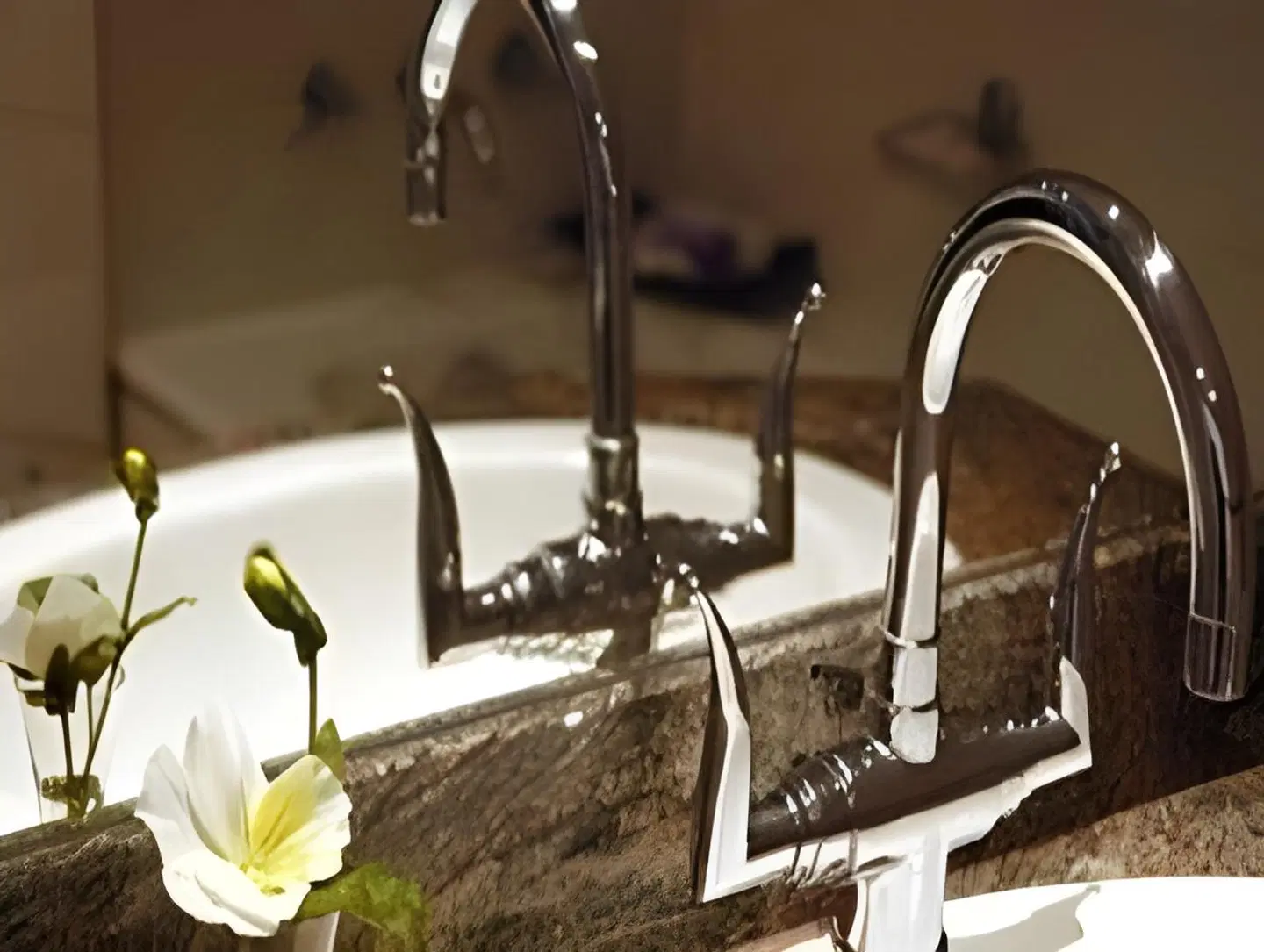 Waldorf Madeleine BATHROOM