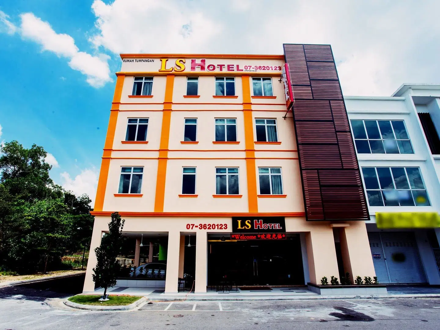 LS Hotel EXTERIOR
