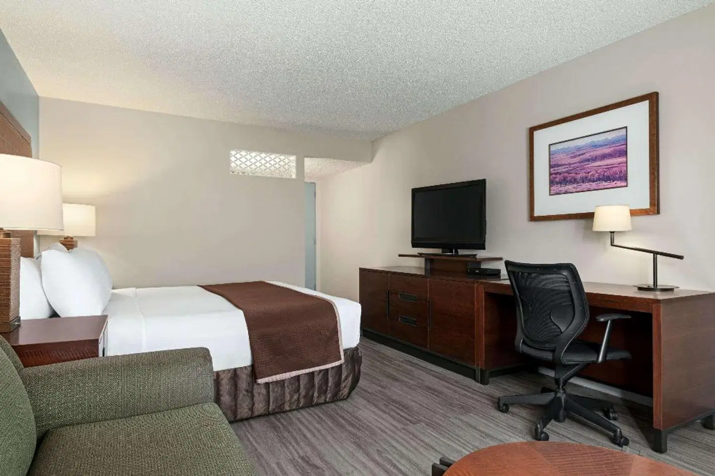 Travelodge by Wyndham Calgary South ROOM_EXAMPLE