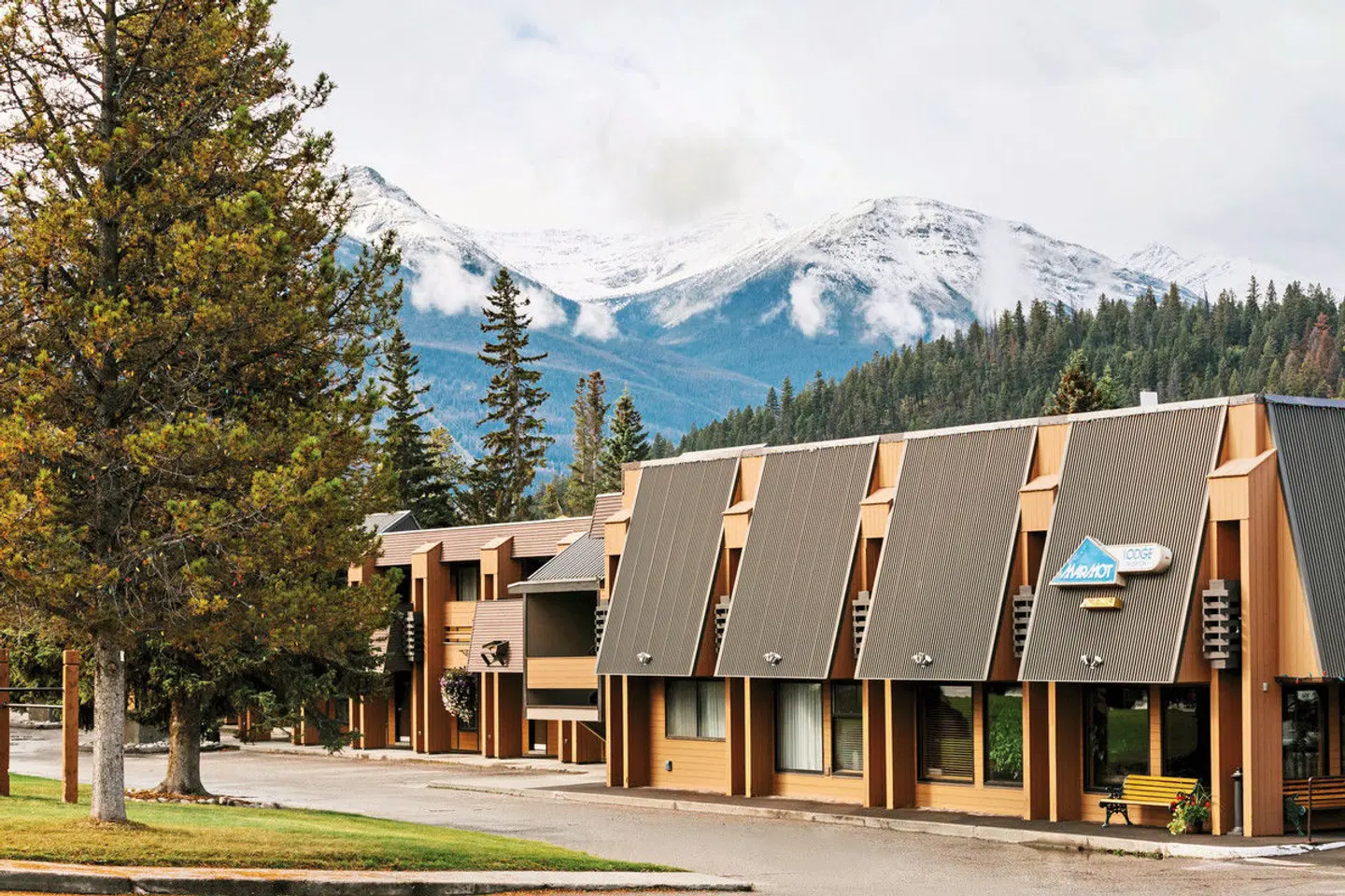 Marmot Lodge EXTERIOR