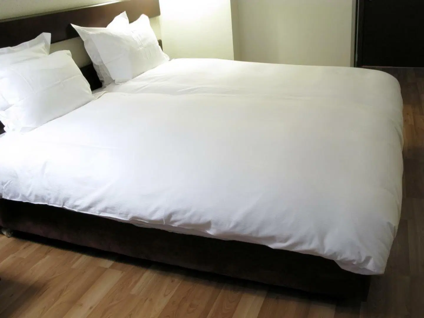 Bedford Hotel & Congress Centre ROOM_EXAMPLE