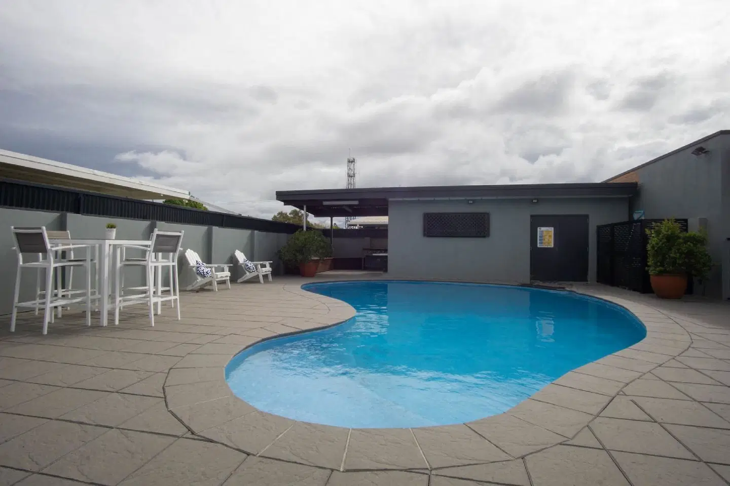 Acacia Motor Inn OUTDOOR_POOL