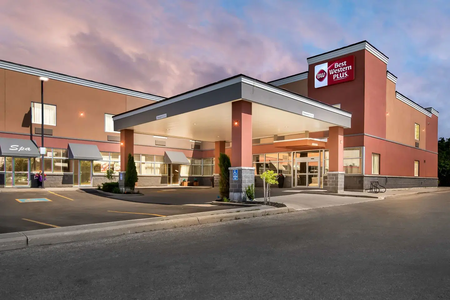 Best Western Plus Fergus Hotel EXTERIOR