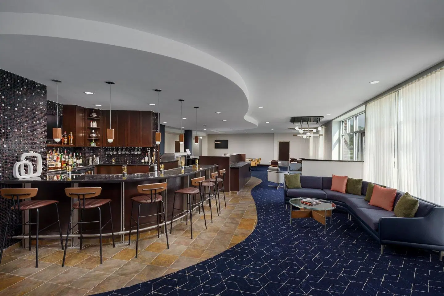 Courtyard by Marriott Keene Downtown Bar