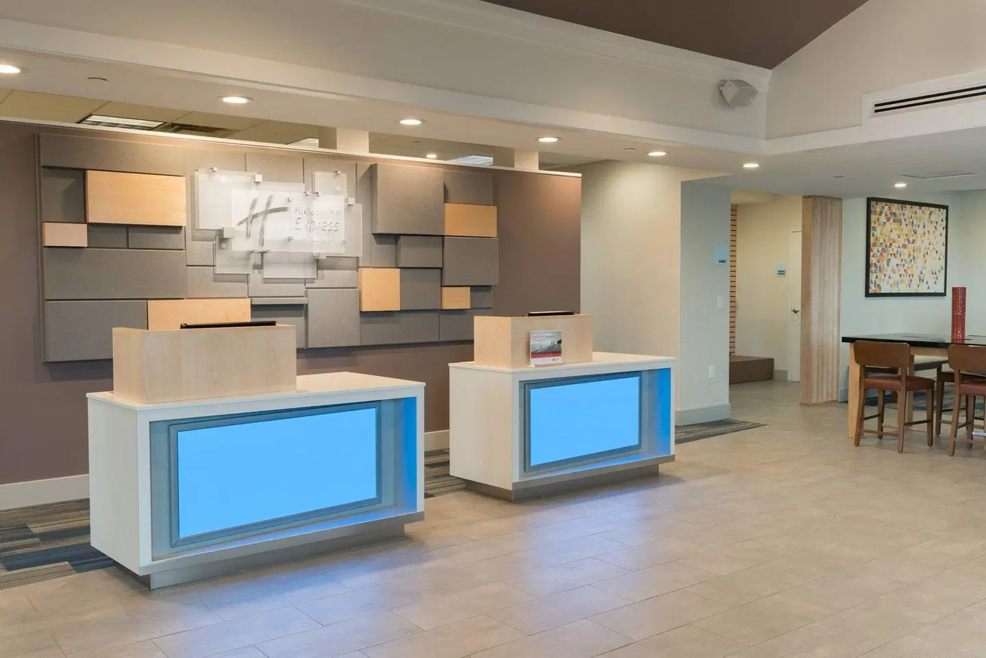 Holiday Inn Express & Suites Springfield by IHG LOUNGE_LOBBY