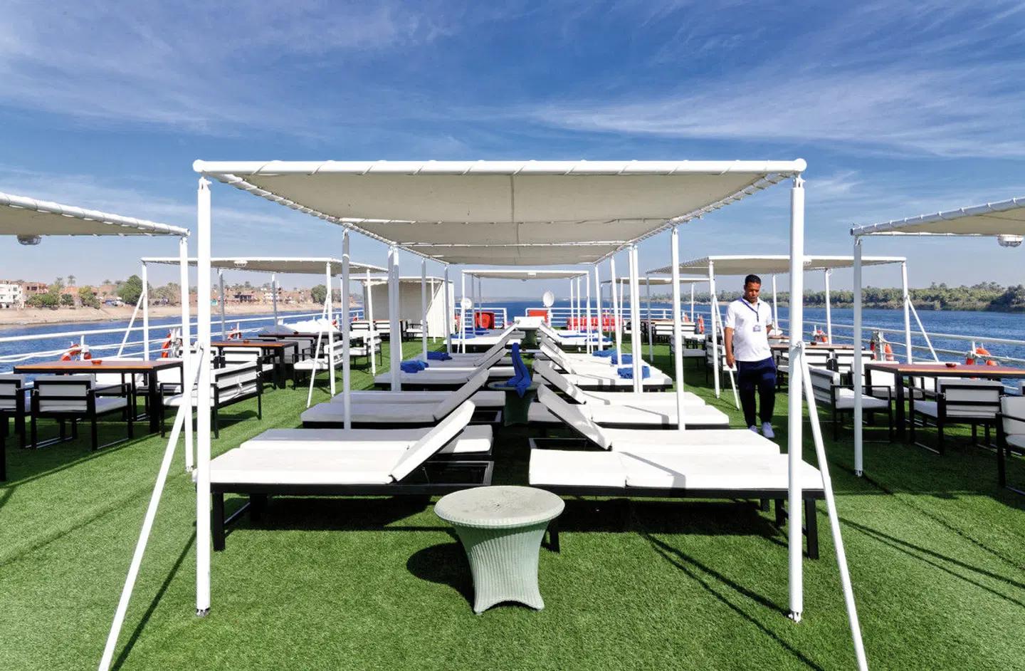 Klassische Nilkreuzfahrt mit MS Nile Style Terrasse