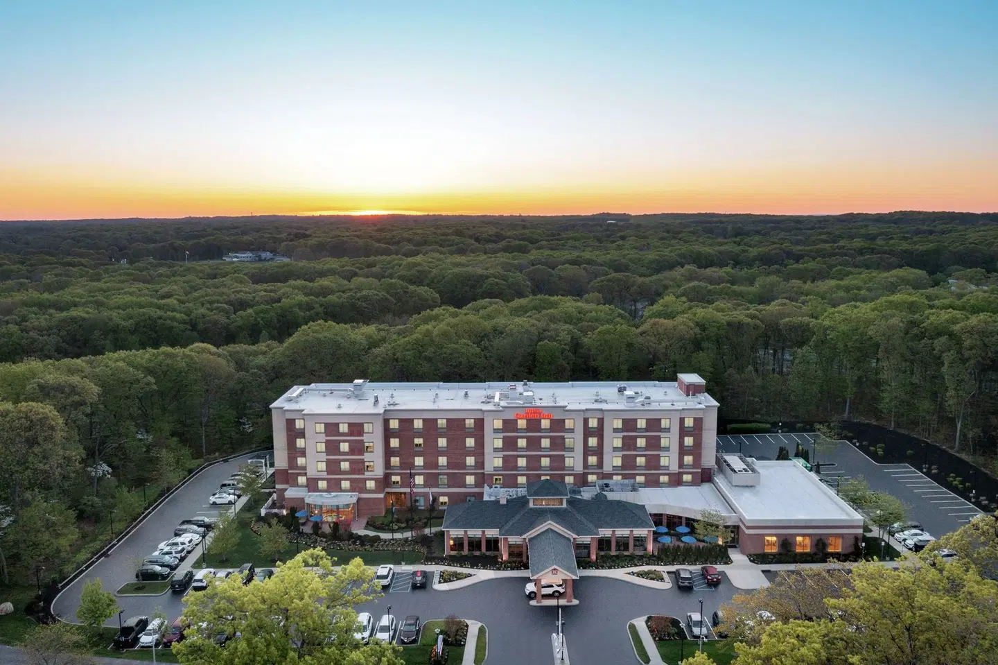 Hilton Garden Inn Stony Brook EXTERIOR