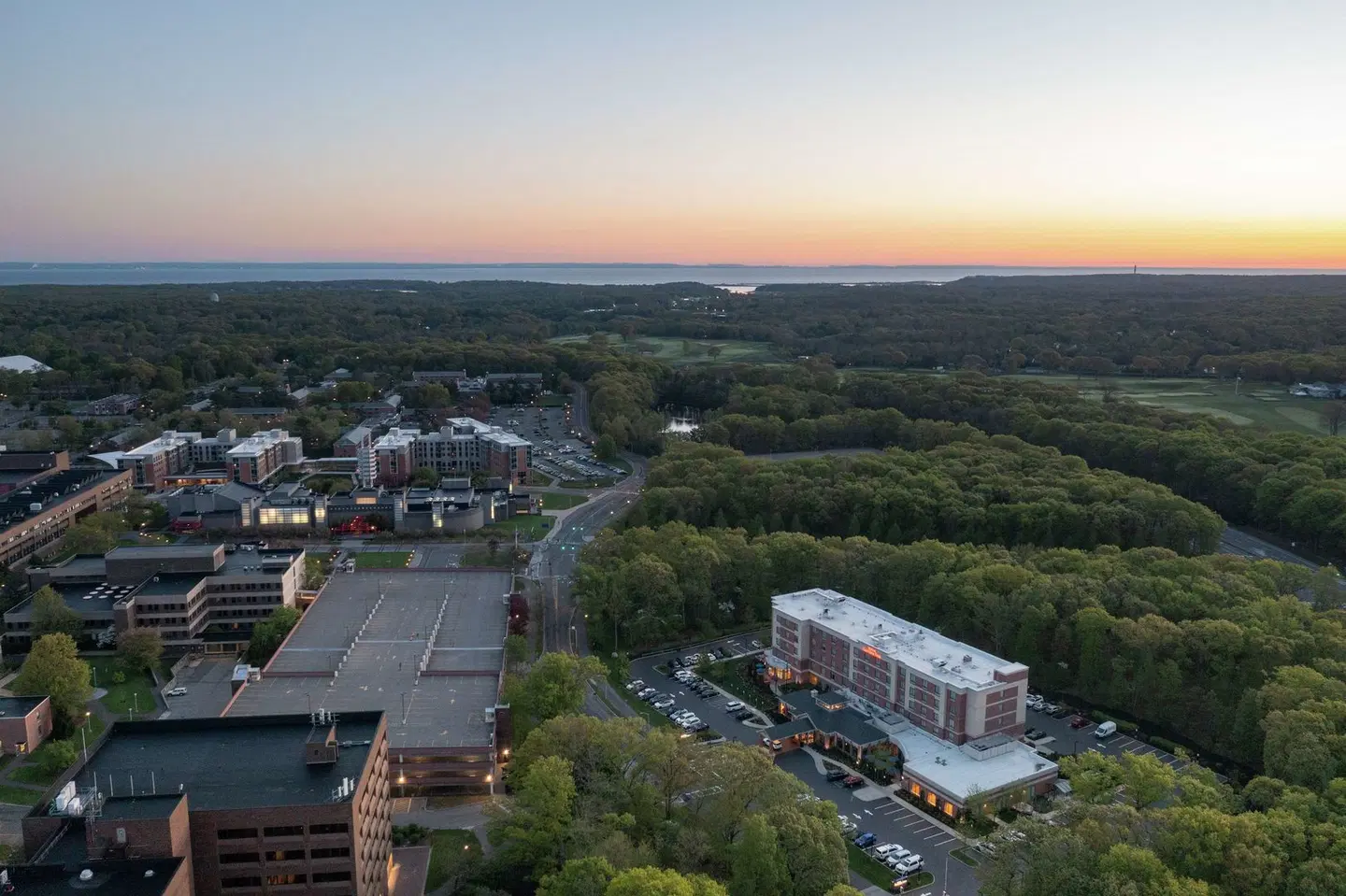 Hilton Garden Inn Stony Brook EXTERIOR