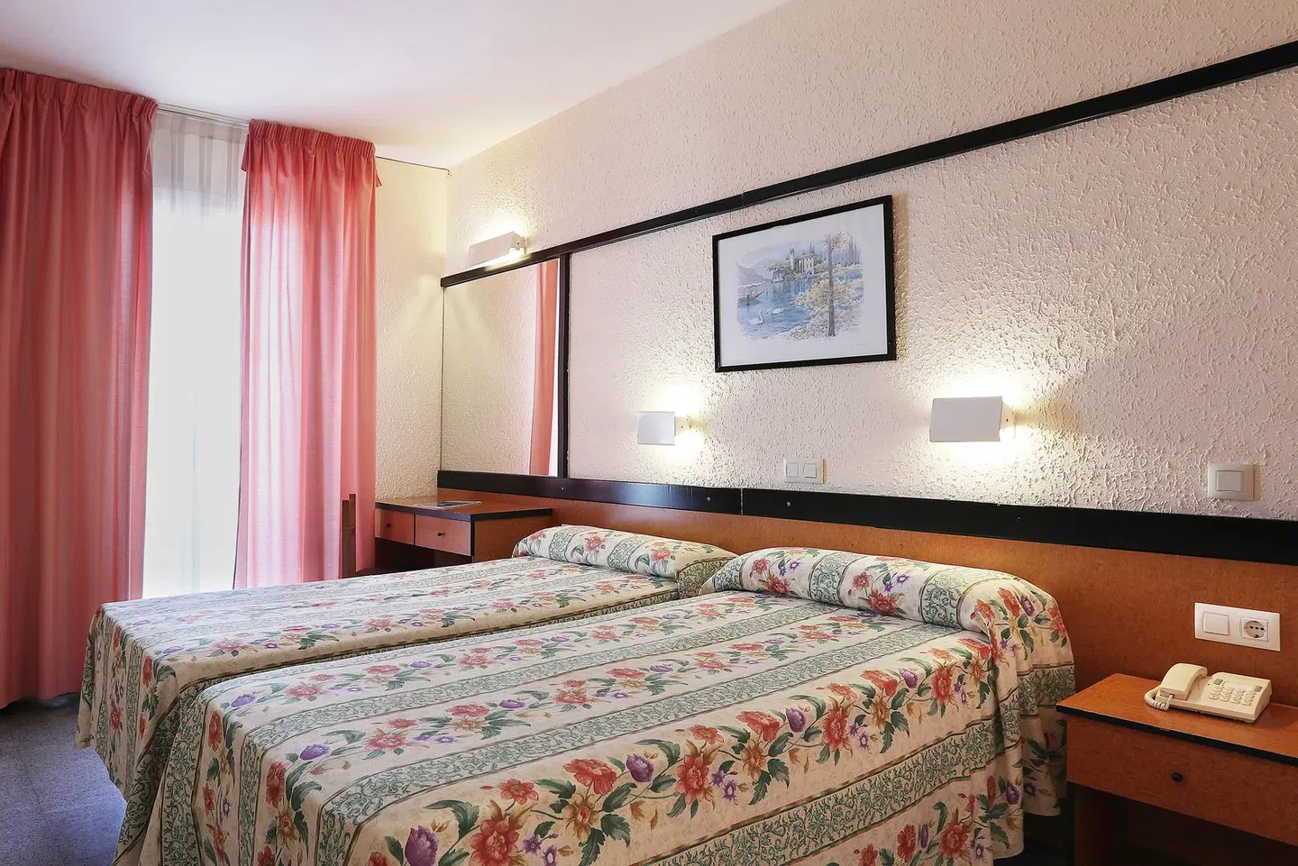 Guitart Rosa ROOM_EXAMPLE