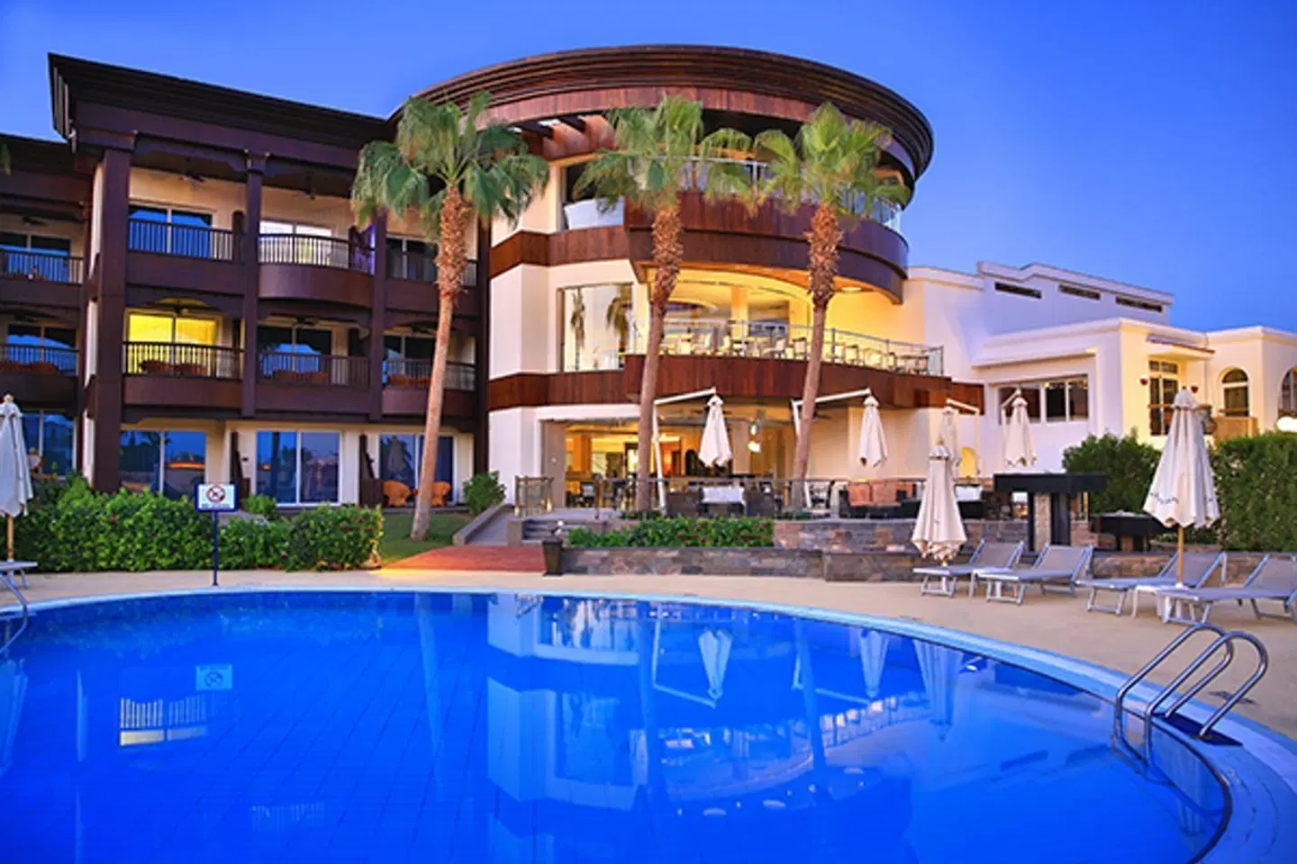 Royal Savoy Hotel OUTDOOR_POOL