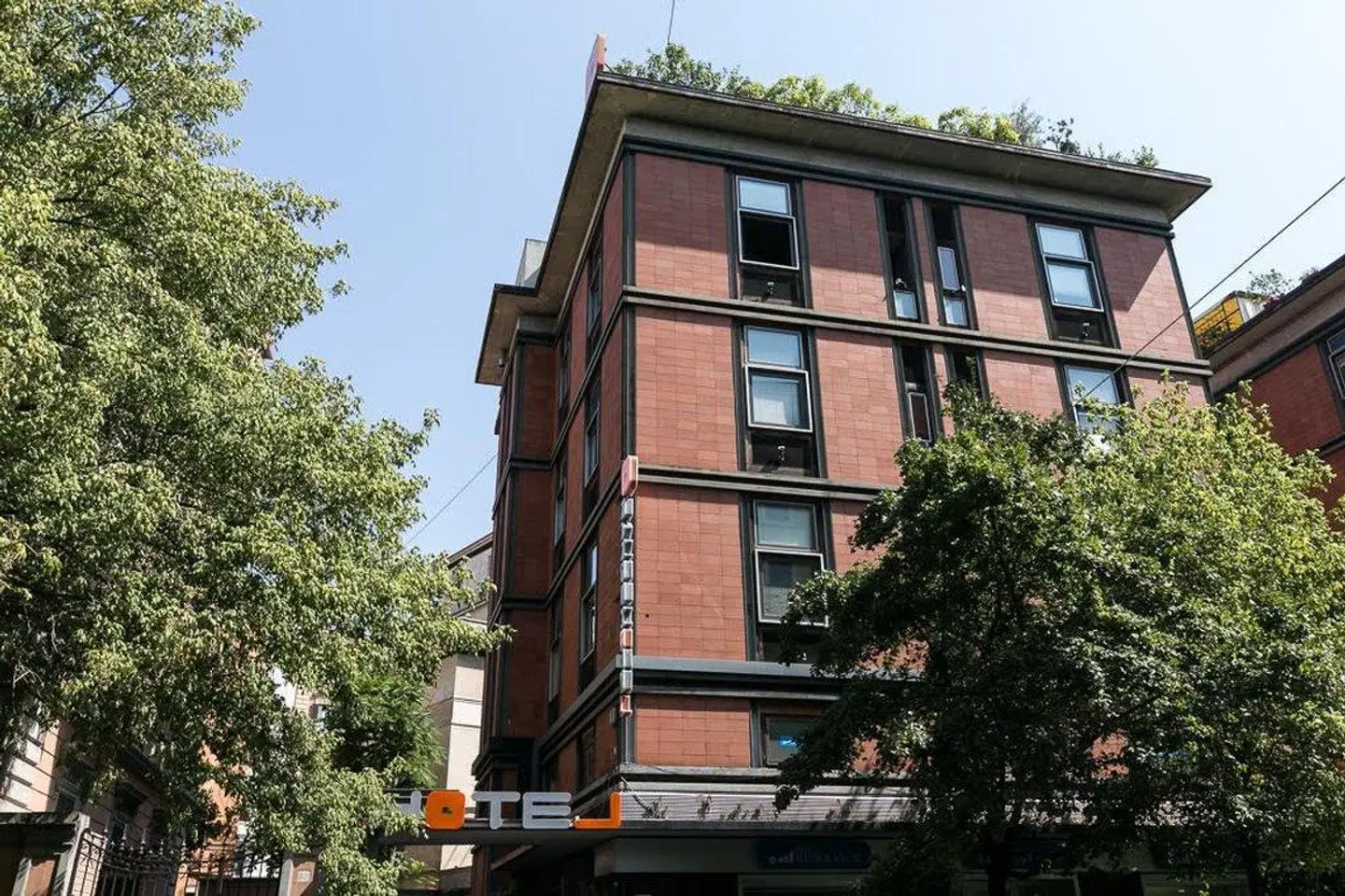 Orange Hotel EXTERIOR