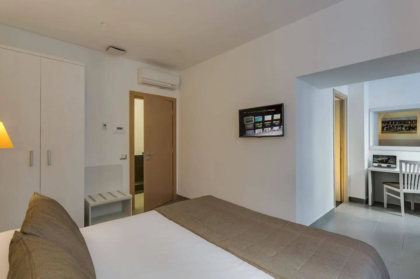Trevi Palace Hotel ROOM_EXAMPLE