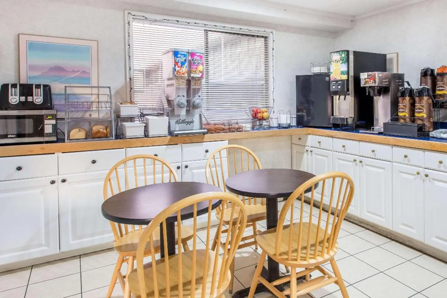 Super 8 by Wyndham Bishop BAR