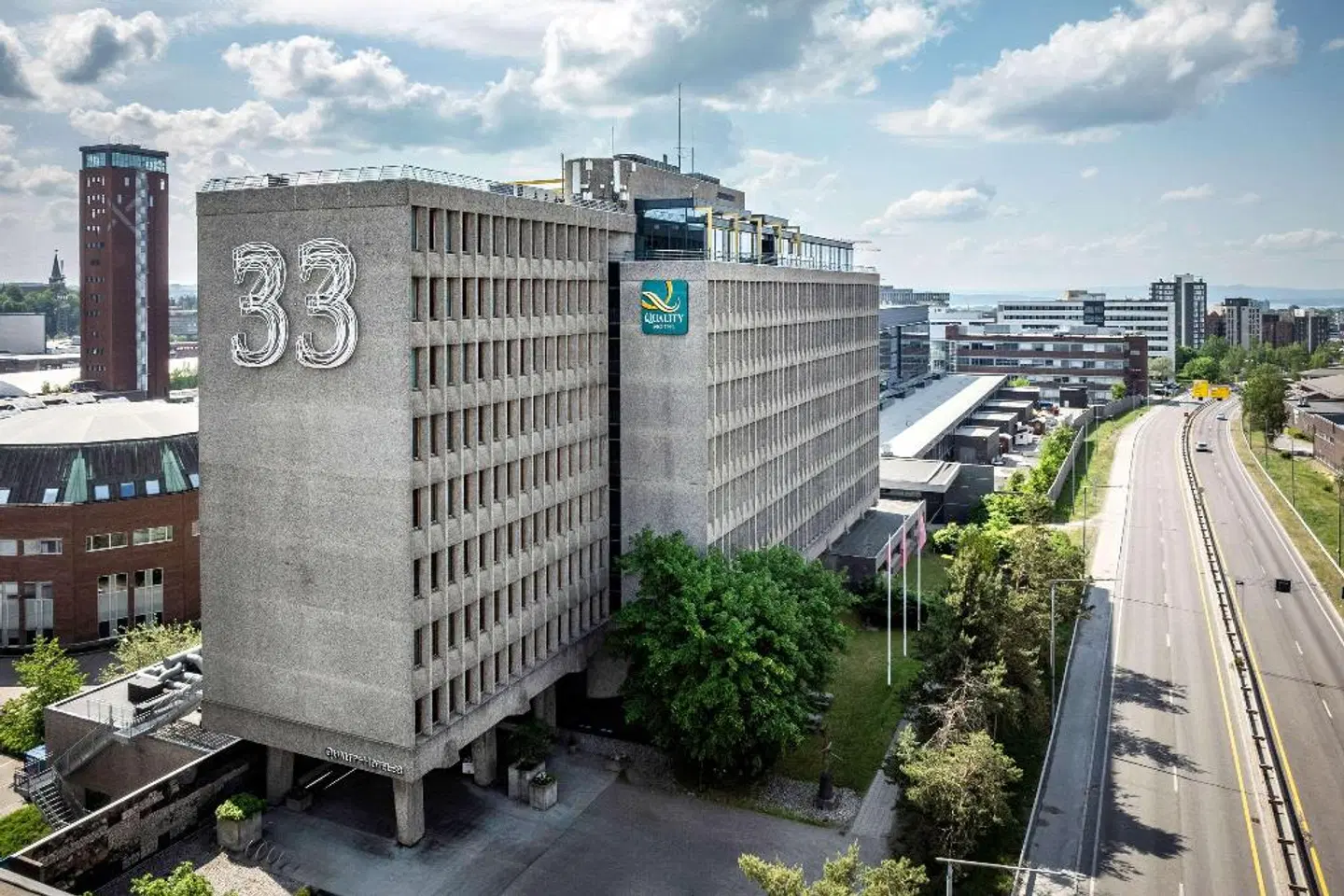 Quality Hotel 33 EXTERIOR