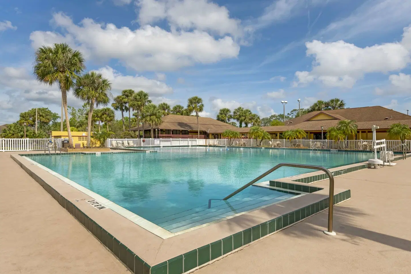 Best Western Plus International Speedway Hotel OUTDOOR_POOL