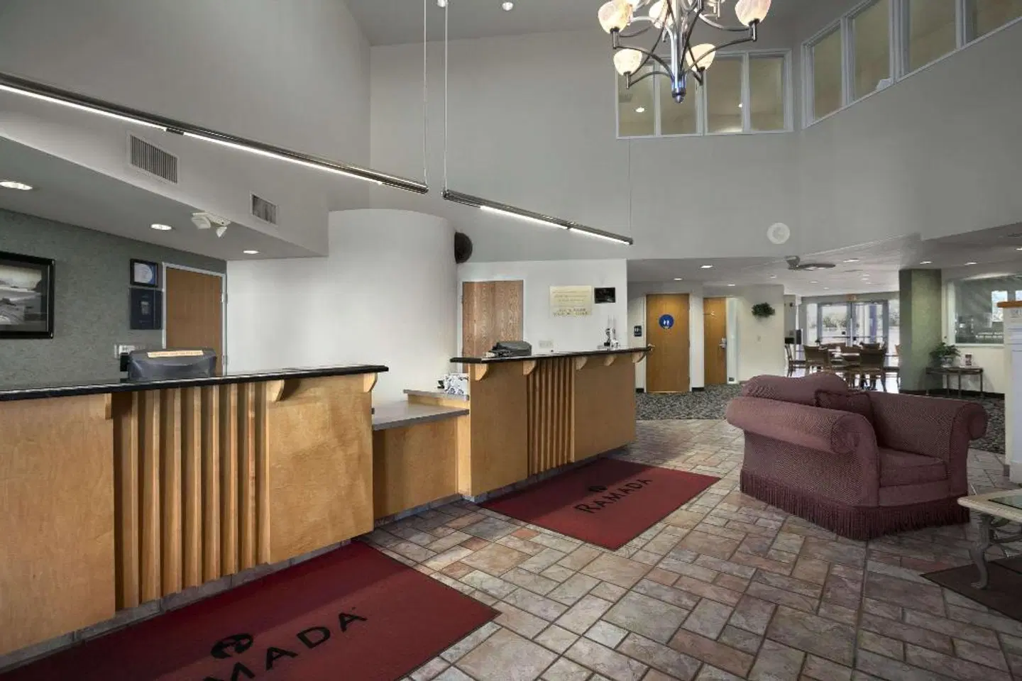 Ramada by Wyndham Williams LOUNGE_LOBBY