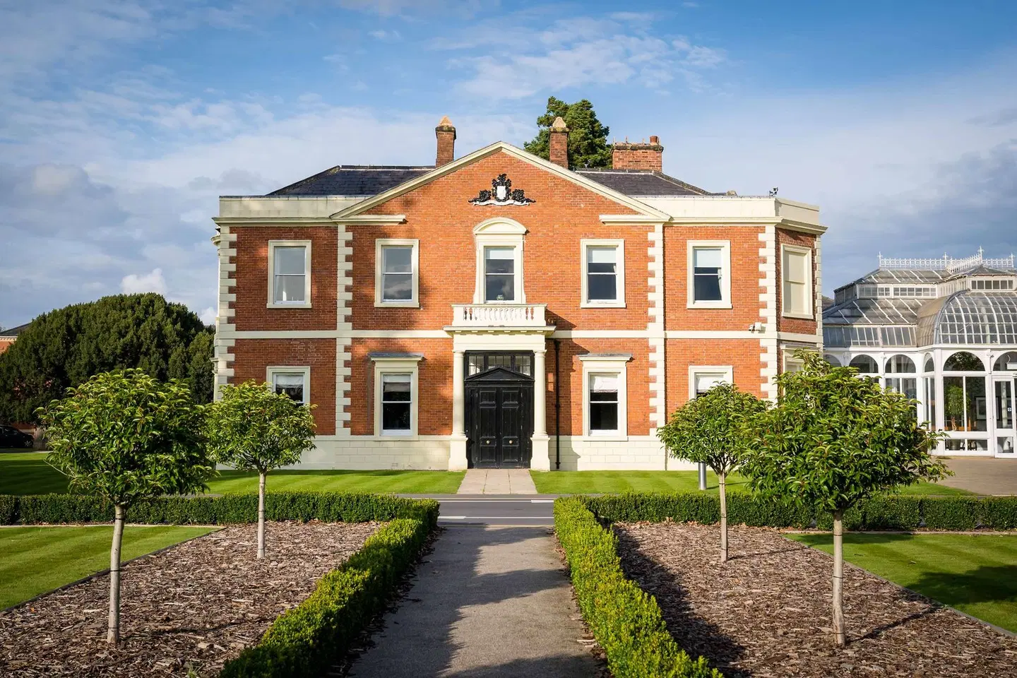 DoubleTree by Hilton Hotel & Spa Chester EXTERIOR