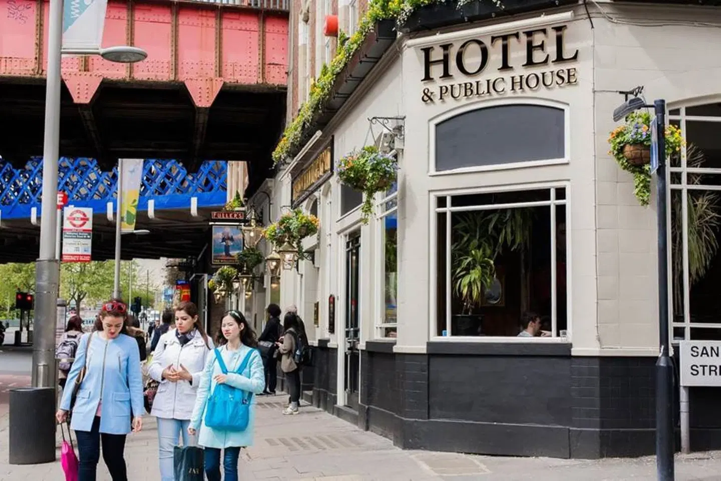 The Wellington Hotel EXTERIOR