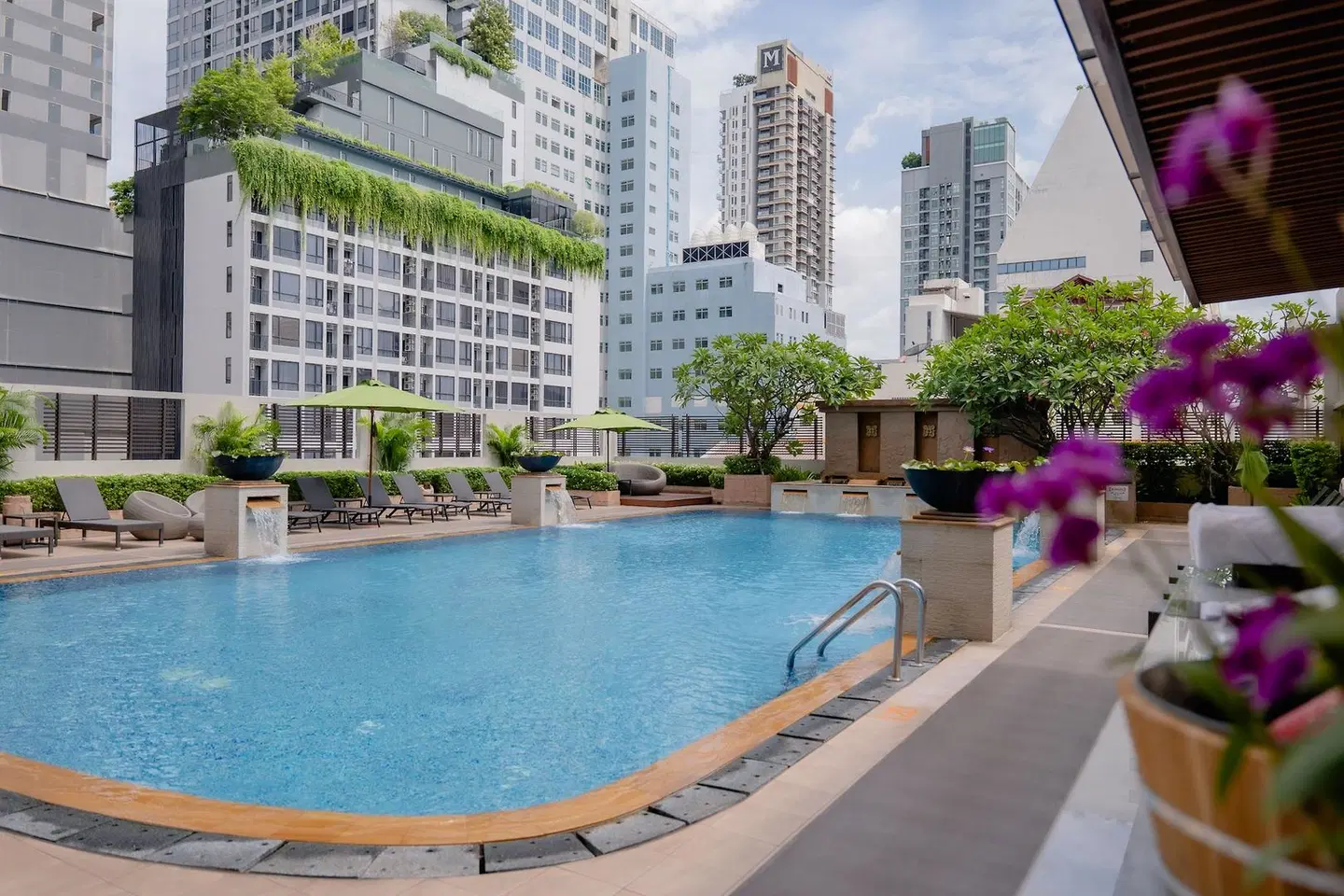 The Sukosol Bangkok OUTDOOR_POOL
